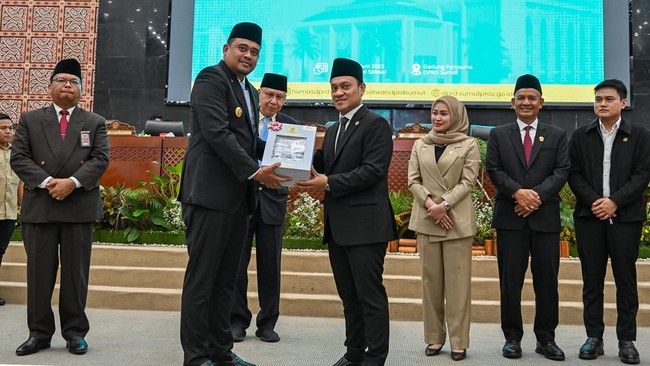 Pemprov Sumut raih opini WTP ke-11 dari BPK atas LKPD 2024, Gubernur Bobby Nasution apresiasi dan tekankan pentingnya pengawasan keuangan.