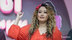 img-title Omzet Jutaan Sehari, Ini 7 Gaya Unik Pinkan Mambo Jualan Donat sambil Live