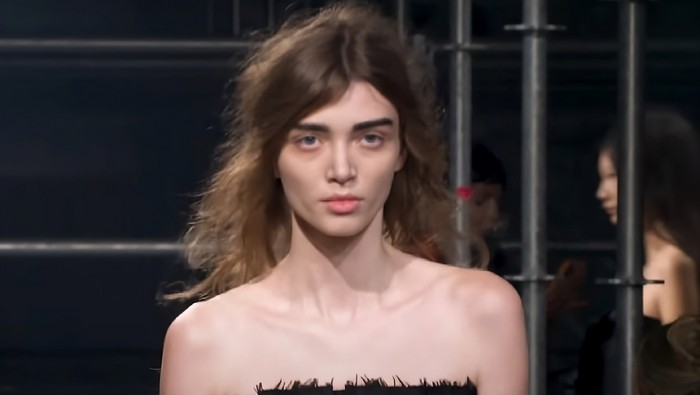 img-title 'Depression Core', Gaya Rambut Kusut ala Prada di Milan Fashion Week Bakal Jadi Tren?