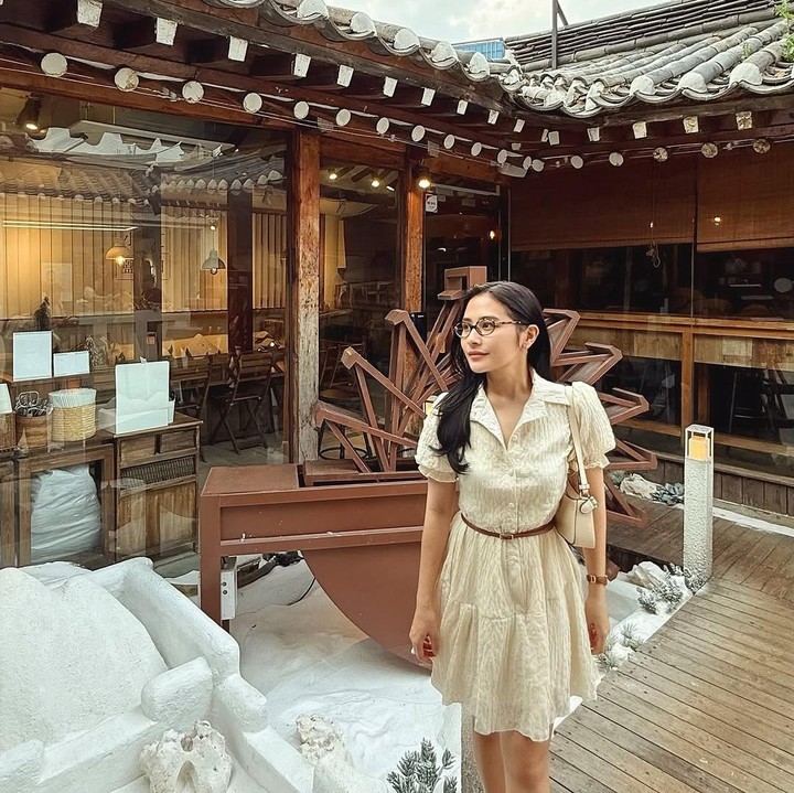 <p>Kehidupan setiap artis tampaknya tak pernah lepas dari sorot publik, salah satunya adalah Prilly Latuconsina. Selain karena prestasi dan kemampuannya dalam beradu akting, aktivitas sehari-hari Prilly pun berhasil memikat hati penggemar di media sosial. (Foto: Instagram@prillylatuconsina96)</p>