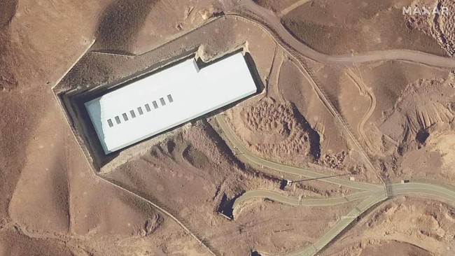 Israel terus menyerang, dua ledakan terdengar di dekat situs nuklir Fordo Iran.