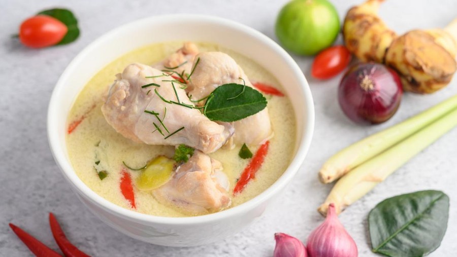 Resep Opor Ayam Kuah Susu&comma; Cocok Jadi Menu Santapan Bersama Keluarga