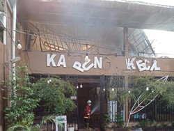 Resto di Tangsel Kebakaran, Karyawan Terluka Usai Terjun dari Lantai 2