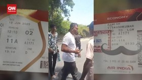 VIDEO: Penumpang Air India Jatuh Ditemukan Selamat, Masih Bisa Jalan