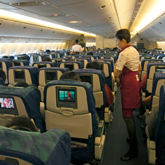 7 Tips Nyaman Selama dalam Pesawat, Life Hacks dari Pramugari yang Jarang Diketahui!