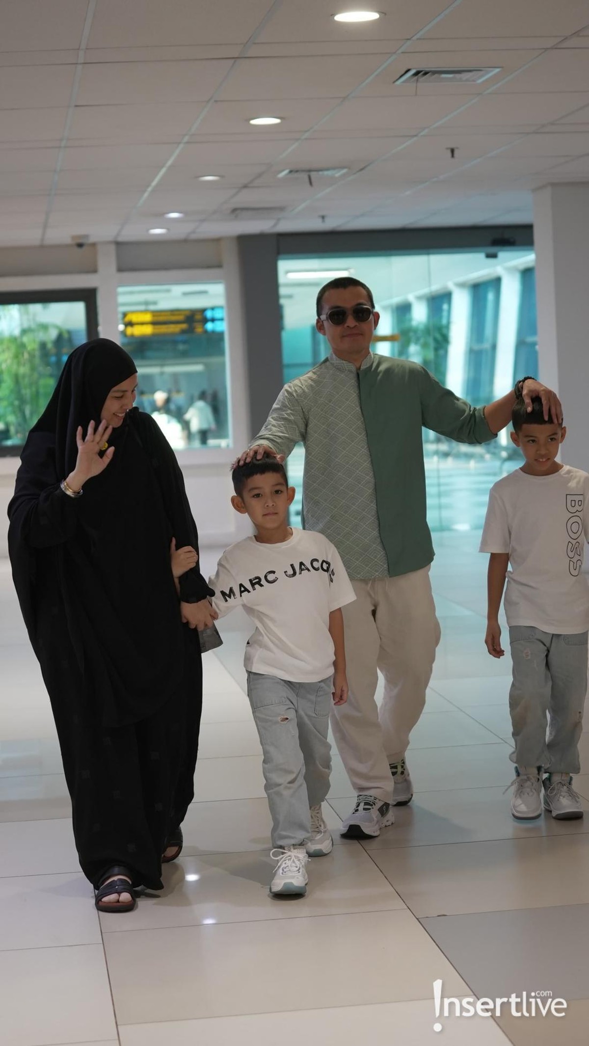 Tya Ariestya pulang Haji