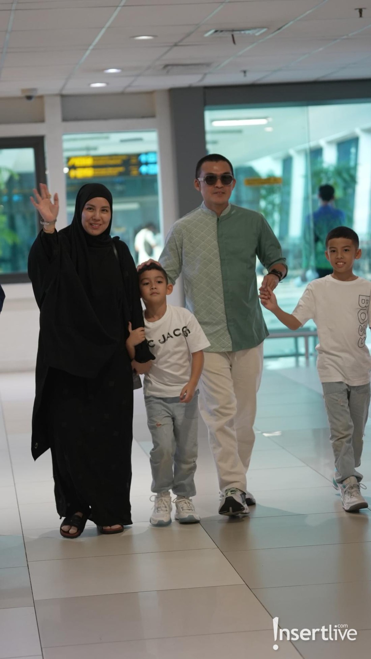 Tya Ariestya pulang Haji