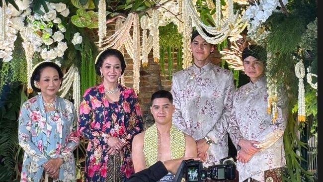 Potret Ahmad Dhani dan Maia Estianty di Acara Siraman Al Ghazali