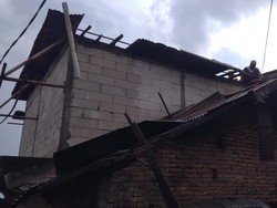 Angin Ribut Terjang Kalikajar Wonosobo, Rumah hingga Sekolah Rusak