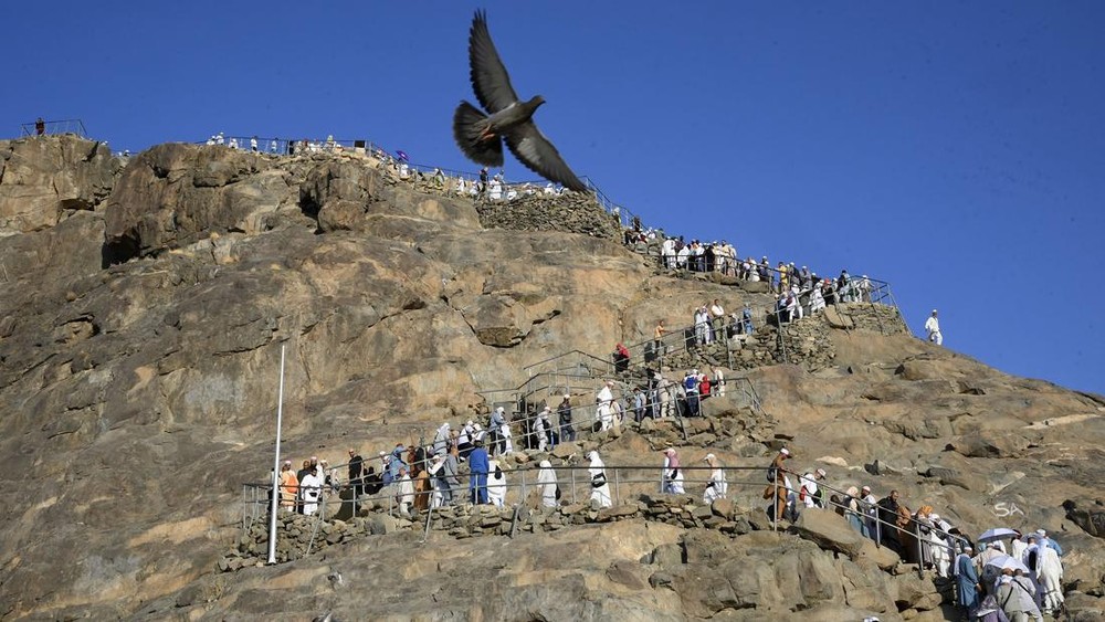 Skandal Haji Ilegal: DPR Desak Hukuman Tegas 3 WNI!