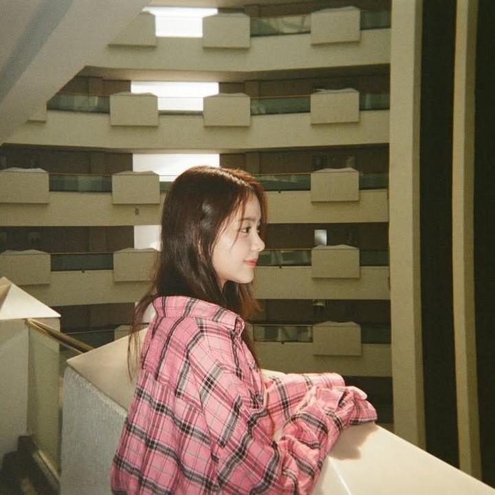 <p>Menariknya, Carmen adalah idol K-Pop asal Indonesia pertama yang debut di bawah naungan agensi tiga besar, yaitu SM Entertainment. (Foto: Instagram @hearts2hearts)</p>