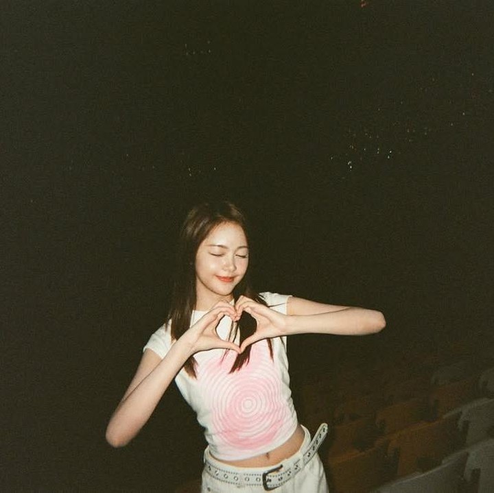 <p>Bersama para member Hearts2Hearts, Carmen sudah tampil di berbagai acara musik, termasuk konser SM Town Live di Meksiko dan Los Angeles. (Foto: Instagram @hearts2hearts)</p>