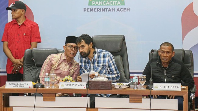 Sengketa empat pulau antara Aceh dan Sumut terus berkembang. Yusril Ihza Mahendra terlibat dalam mediasi. Simak deret berita terpopuler pagi ini.