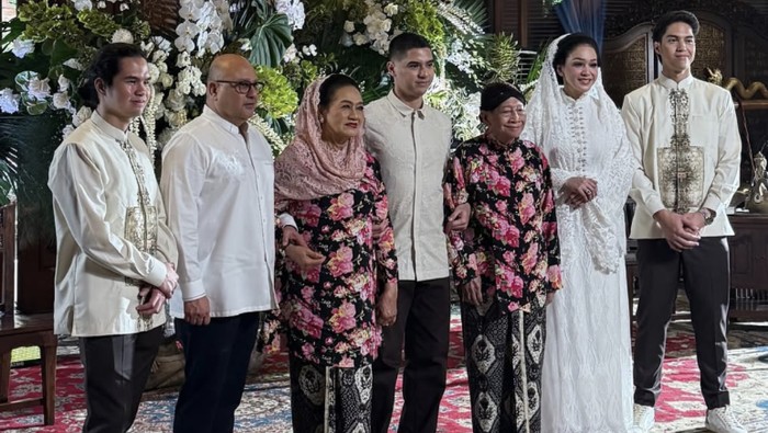 Gaya Maia Estianty di Siraman dan Pengajian Al Ghazali dan Alyssa Daguise