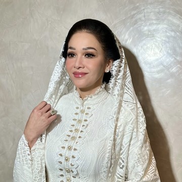 Ayu, Begini Gaya Maia Estianty saat Pengajian dan Siraman Al Ghazali Jelang Menikah