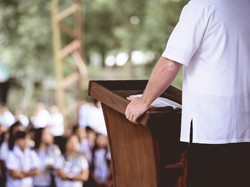 16 Contoh Kalimat Pembuka Pidato Singkat yang Mudah Diingat