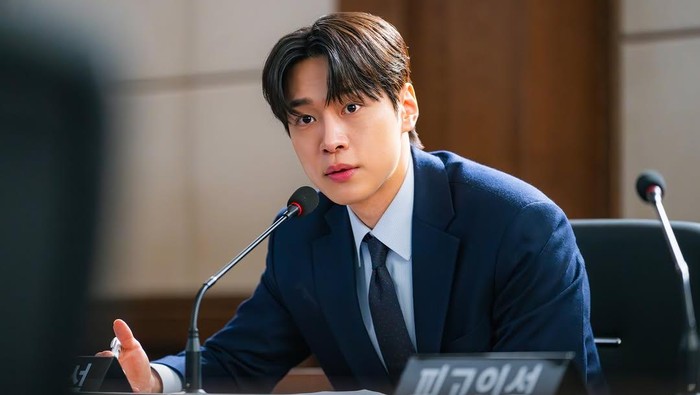 img-title Beralih Profesi Jadi Pengacara, Simak Pesona Kang You Seok di Drakor Baru Bertema Hukum