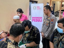 HUT Bhayangkara, Ada Khitan Massal Gratis untuk Anak Situbondo
