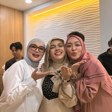 Resmi Jadi Nenek, Ini Panggilan Reza Artamevia dan Angelina Sondakh dari Anak Aaliyah