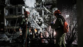 FOTO: Balas Israel, Ratusan Rudal Iran Hujani Tel Aviv