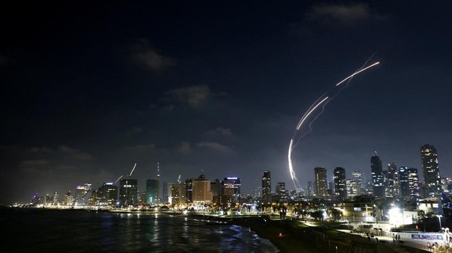 Militer Israel Mendeteksi Rudal Baru yang Diluncurkan dari Iran Militer Israel memberikan peringatan bahwa Iran kembali melancarkan rudal-rudalnya.