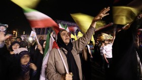 Warga Iran Diperingatkan Tak Gunakan Whatsapp dan Telegram