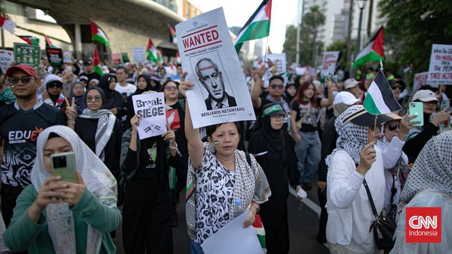 Aksi long march di Jakarta mendukung gerakan 'March to Gaza'. Mereka serukan kemerdekaan Palestina dan kecam genosida oleh Israel.
