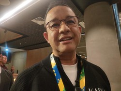 Anies Minta Anak Muda Tak Jauhi Politik, Singgung Polemik Tambang di Raja Ampat