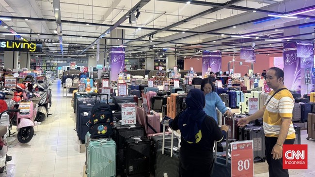 Dapatkan diskon hingga 50% + 20% dengan berbelanja di Transmart Full Day Sale besok, Minggu (10/8).