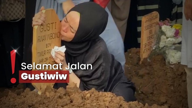 Penuh Tangis, Ibunda Peluk Makam Gusti Irawan Usai Dikebumikan