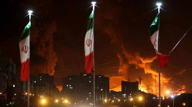 Petinggi intelijen IRGC Iran Mohammad Kazemi dan dua perwira tinggi lainnya tewas dalam serangan Israel.