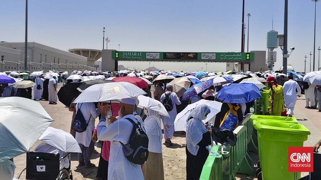 Petugas Haji Indonesia masih mencari tiga jemaah hilang di Arab Saudi yang memiliki riwayat demensia.  Pencarian dilakukan Makkah hingga Jeddah.