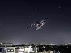 Ngerinya Kecepatan Rudal Balistik Iran yang Jebol Iron Dome Israel