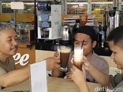 Segelas Kopi Rayakan Remaja Tunanetra Tasikmalaya Lolos Seleksi PTN