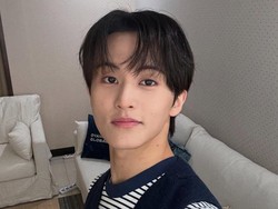Mark Lee Eks NCT Tuai Kritikan Usai Pakai Baju dengan Simbol Perbudakan-Kebencian