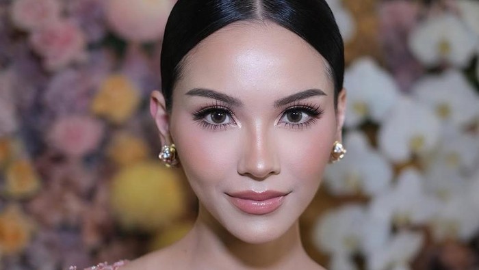 img-title Alyssa Daguise Tampil Anggun di Pengajian dan Siraman Jelang Pernikahan, Bikin Pangling!