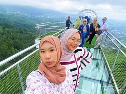 Menapaki Keajaiban Transparansi di Atas Langit