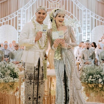 Tradisional-Glamor, Intip Detail Busana Pengantin Alyssa Daguise dan Al Ghazali saat Akad