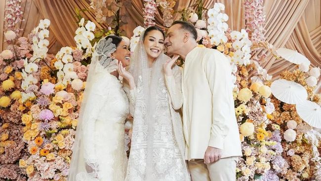 7 Potret Siraman Alyssa dan Al Ghazali, Intip Momen Haru Sungkeman dengan Ayah Bule