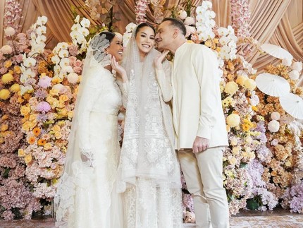 7 Potret Siraman Alyssa dan Al Ghazali, Intip Momen Haru Sungkeman dengan Ayah Bule