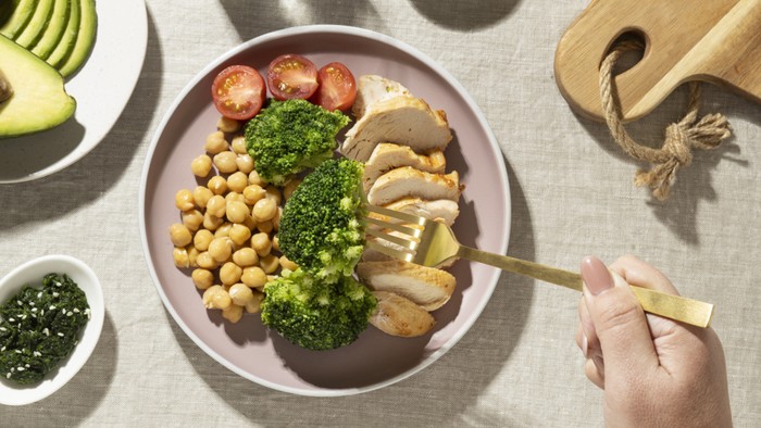 img-title Jangan Takut BB Naik, 9 Makanan Sumber Lemak Sehat Ini Aman Dikonsumsi saat Diet