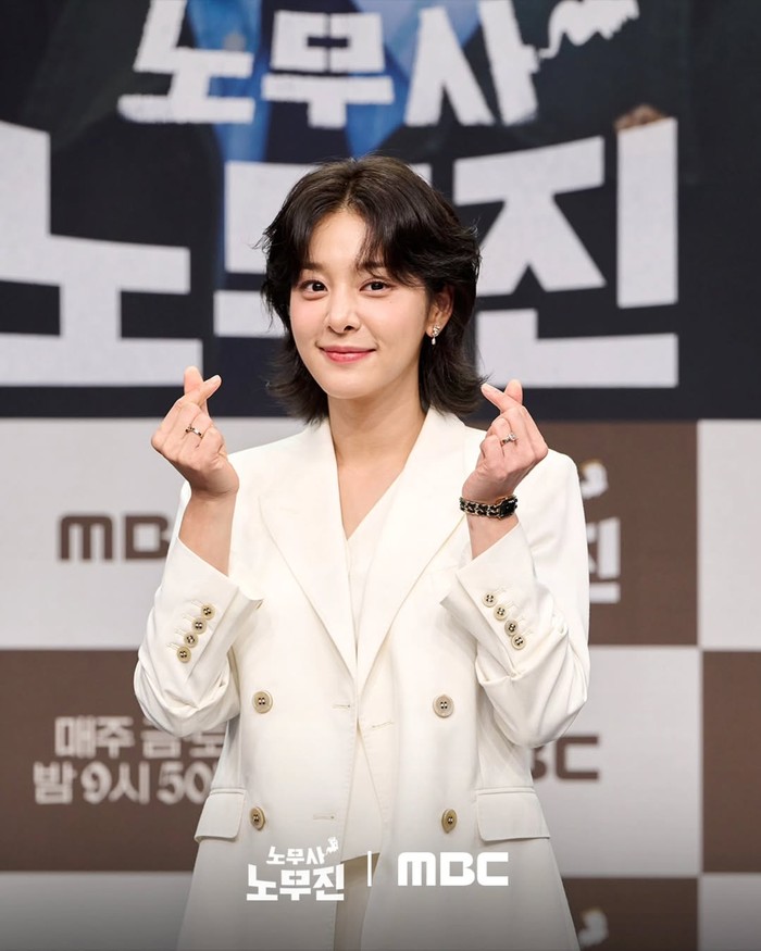 Hampir dua tahun lamanya, Seol In Ah mempertahankan potongan rambut pendek. Tak hanya cantik, warganet menilai model rambut wolf cut baru untuk drama Oh My Ghost Clients membuatnya terlihat tampan, Beauties. / Foto: instagram.com/mbcdrama_now