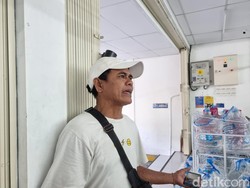 Pengakuan Jukir Resmi Minimarket Surabaya yang Viral Tarik Uang Parkir