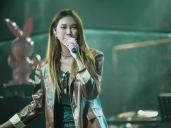 Icha Yang Penyanyi Asal Jawa Ini Curi Perhatian Ketika Nyanyi Lagu Batak