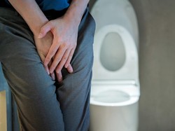 Sama-sama Bahaya! Kenali Ciri-ciri Urine Batu Ginjal Vs Gagal Ginjal