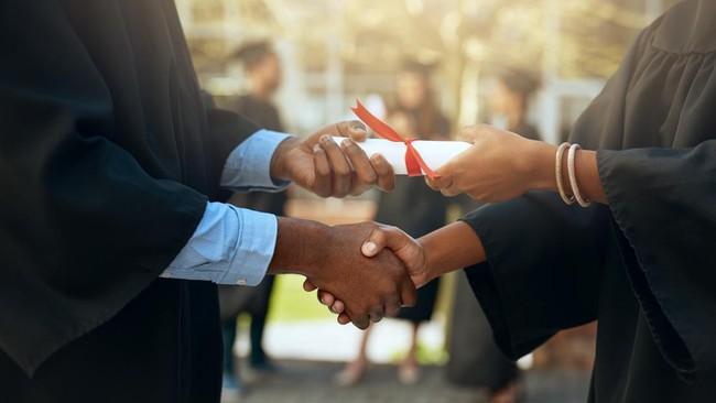 Seorang siswi lulusan SMA Bina Nusantara (Binus) Serpong berhasil diterima di tujuh perguruan tinggi terkemuka dunia pada seleksi masuk tahun ajaran 2026/2027.
