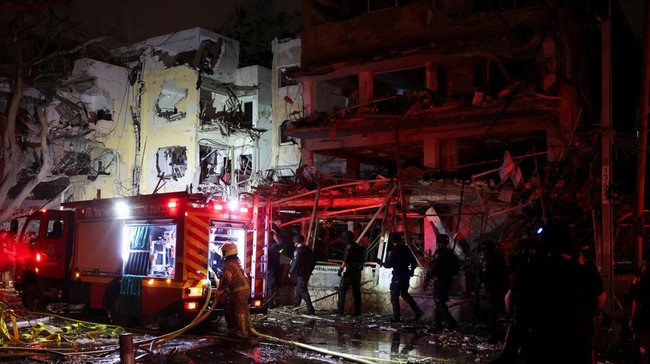 Israel Makin Chaos, Kedubes AS di Tel Aviv Ikut Kena Hantam Rudal Iran Kedutaan Besar Amerika Serikat di Tel Aviv, Israel, dilaporkan ikut terkena dampak dari serangan rudal Iran pada Senin (16/6) pagi.