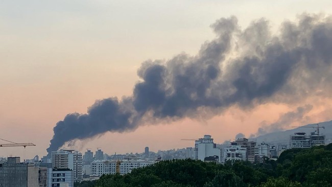Israel Serang Kantor Berita Pemerintah Iran Kantor berita atau media pemerintah Iran diserang Israel pada Senin (16/6).