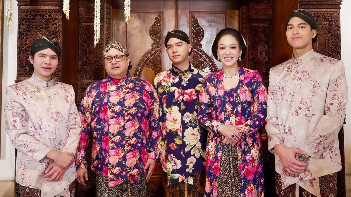 Mewah Bak Ratu, Berapa Harga Blue Sapphire Maia Estianty? Awas Syok!
