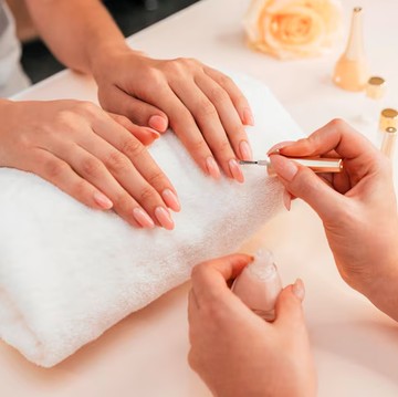 Nail Art Tiap Minggu? Yuk Kenali Efeknya ke Kuku Kamu!